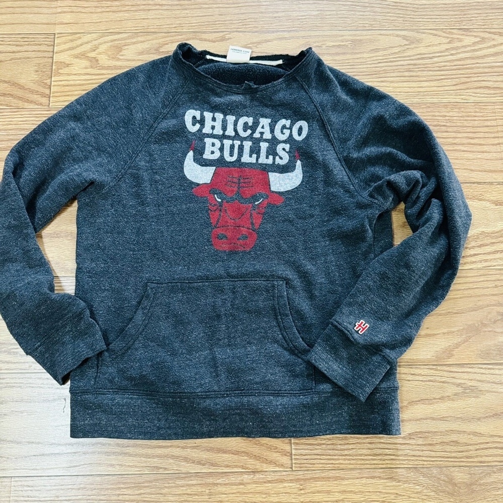 CHICAGO BULLS Sweater By Homage Size Medium